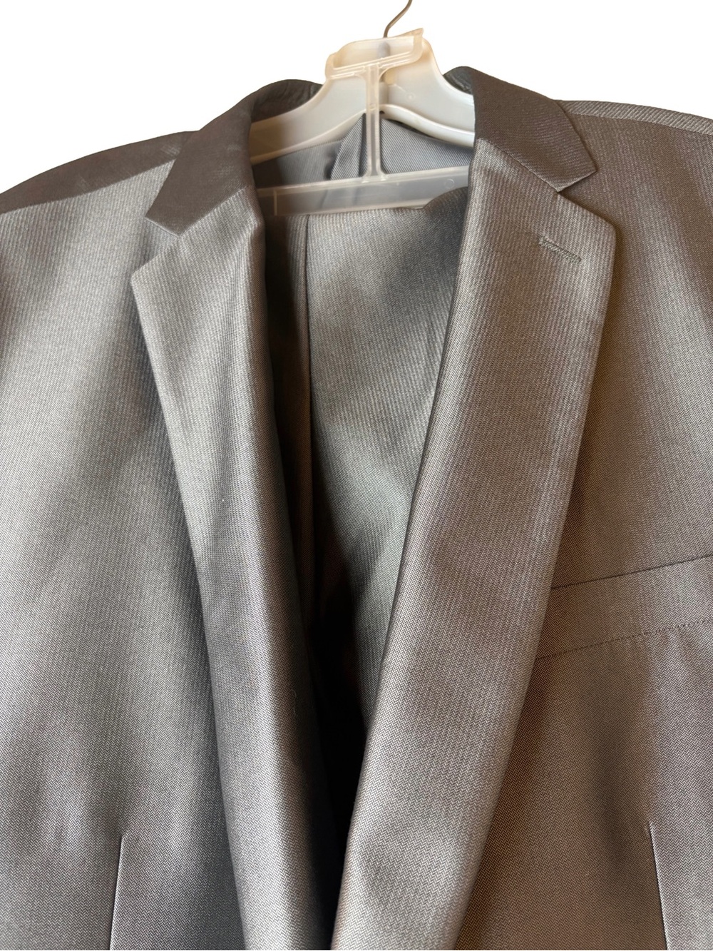 Claiborne Men's 48R Shiny Silver Grey Sharkskin 2-Piece Suit